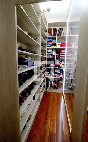 Casa para alugar com 450m², 4 quartos e 8 vagas Casa para alugar com 450m², 4 quartos e 8 vagasCloset da Suíte 4