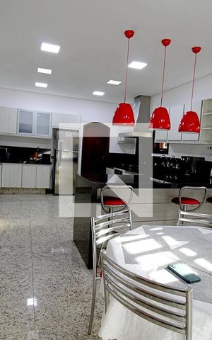 Casa para alugar com 450m², 4 quartos e 8 vagas Casa para alugar com 450m², 4 quartos e 8 vagasCozinha