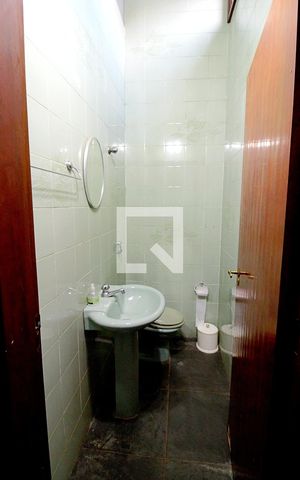 Casa para alugar com 450m², 4 quartos e 8 vagas Casa para alugar com 450m², 4 quartos e 8 vagasBanheiro de serviço