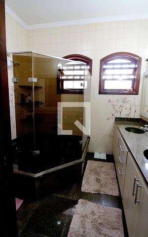 Casa para alugar com 450m², 4 quartos e 8 vagas Casa para alugar com 450m², 4 quartos e 8 vagasBanheiro da Suíte 4
