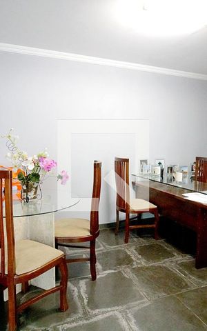 Casa para alugar com 450m², 4 quartos e 8 vagas Casa para alugar com 450m², 4 quartos e 8 vagasQuarto de Serviço