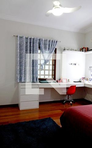Casa para alugar com 450m², 4 quartos e 8 vagas Casa para alugar com 450m², 4 quartos e 8 vagasSuíte 3