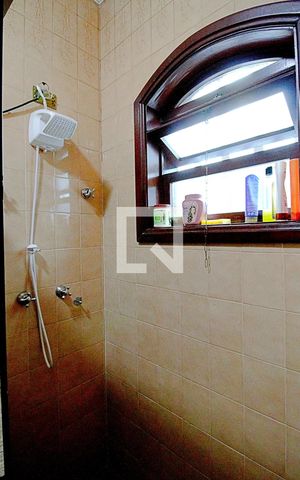 Casa para alugar com 450m², 4 quartos e 8 vagas Casa para alugar com 450m², 4 quartos e 8 vagasBanheiro da Suíte 2