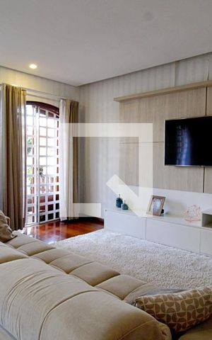 Casa para alugar com 450m², 4 quartos e 8 vagas Casa para alugar com 450m², 4 quartos e 8 vagasSala