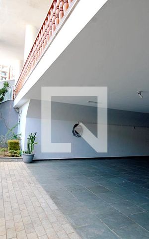 Casa para alugar com 450m², 4 quartos e 8 vagas Casa para alugar com 450m², 4 quartos e 8 vagasGaragem