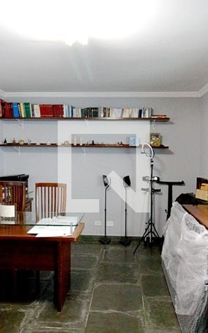 Casa para alugar com 450m², 4 quartos e 8 vagas Casa para alugar com 450m², 4 quartos e 8 vagasQuarto de Serviço