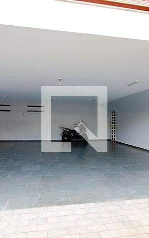 Casa para alugar com 450m², 4 quartos e 8 vagas Casa para alugar com 450m², 4 quartos e 8 vagasGaragem