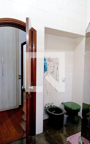 Casa para alugar com 450m², 4 quartos e 8 vagas Casa para alugar com 450m², 4 quartos e 8 vagasBanheiro da Suíte 4