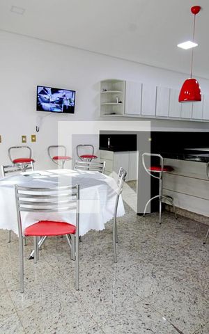 Casa para alugar com 450m², 4 quartos e 8 vagas Casa para alugar com 450m², 4 quartos e 8 vagasCozinha