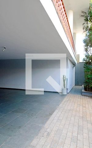 Casa para alugar com 450m², 4 quartos e 8 vagas Casa para alugar com 450m², 4 quartos e 8 vagasGaragem