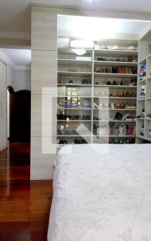 Casa para alugar com 450m², 4 quartos e 8 vagas Casa para alugar com 450m², 4 quartos e 8 vagasSuíte 4