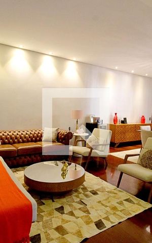 Casa para alugar com 450m², 4 quartos e 8 vagas Casa para alugar com 450m², 4 quartos e 8 vagasSala