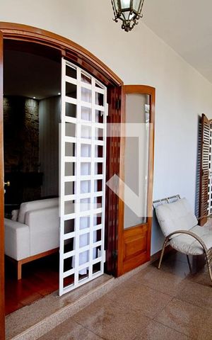 Casa para alugar com 450m², 4 quartos e 8 vagas Casa para alugar com 450m², 4 quartos e 8 vagasVaranda