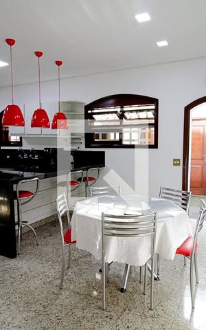 Casa para alugar com 450m², 4 quartos e 8 vagas Casa para alugar com 450m², 4 quartos e 8 vagasCozinha