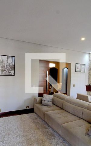 Casa para alugar com 450m², 4 quartos e 8 vagas Casa para alugar com 450m², 4 quartos e 8 vagasSala