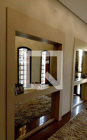 Casa para alugar com 450m², 4 quartos e 8 vagas Casa para alugar com 450m², 4 quartos e 8 vagasEntrada