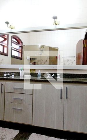 Casa para alugar com 450m², 4 quartos e 8 vagas Casa para alugar com 450m², 4 quartos e 8 vagasBanheiro da Suíte 4