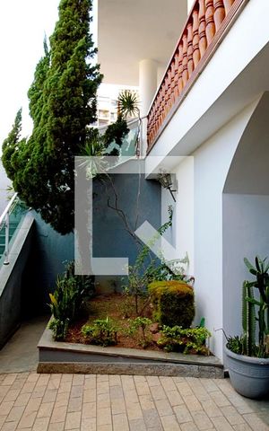Casa para alugar com 450m², 4 quartos e 8 vagas Casa para alugar com 450m², 4 quartos e 8 vagasÁrea externa
