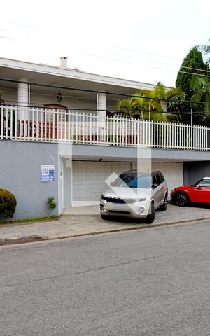 Casa para alugar com 450m², 4 quartos e 8 vagas Casa para alugar com 450m², 4 quartos e 8 vagasFachada