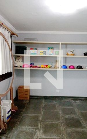 Casa para alugar com 450m², 4 quartos e 8 vagas Casa para alugar com 450m², 4 quartos e 8 vagasQuarto de Serviço
