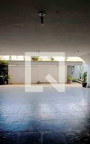 Casa para alugar com 450m², 4 quartos e 8 vagas Casa para alugar com 450m², 4 quartos e 8 vagasGaragem