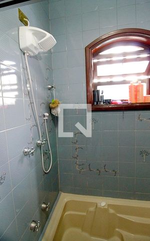 Casa para alugar com 450m², 4 quartos e 8 vagas Casa para alugar com 450m², 4 quartos e 8 vagasBanheiro da Suíte 3