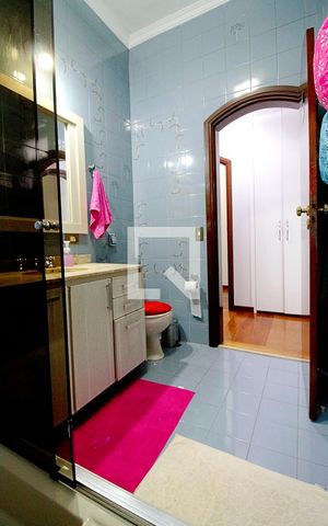 Casa para alugar com 450m², 4 quartos e 8 vagas Casa para alugar com 450m², 4 quartos e 8 vagasBanheiro da Suíte 3