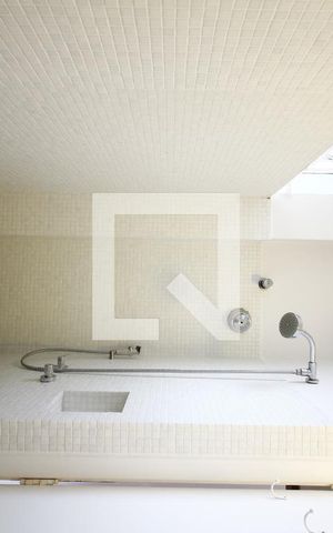Apartamento para alugar com 91m², 2 quartos e sem vagaBanheiro