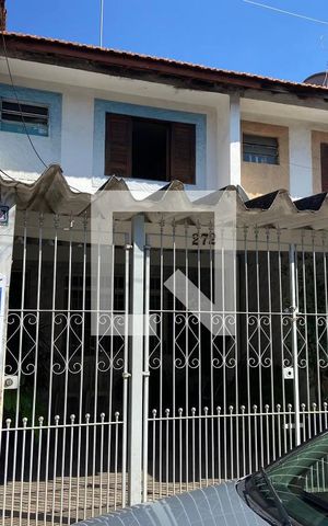 Casa à venda com 80m², 2 quartos e 2 vagasFachada
