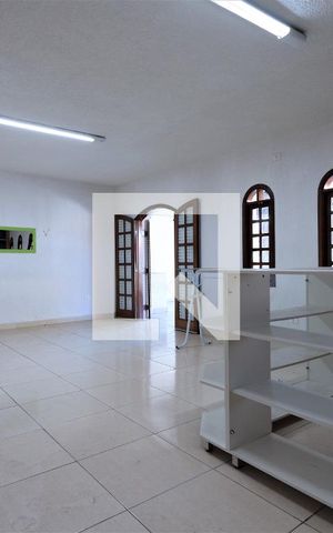 Casa para alugar com 552m², 3 quartos e 6 vagasSala