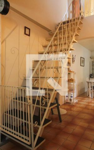Casa à venda com 138m², 3 quartos e 1 vagaEscadas