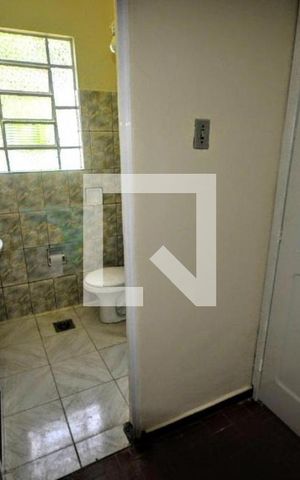 Casa à venda com 62m², 1 quarto e 6 vagas