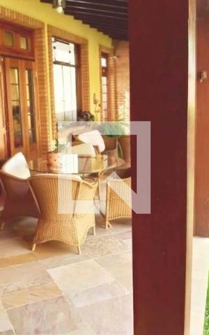 Casa à venda com 380m², 4 quartos e 4 vagas