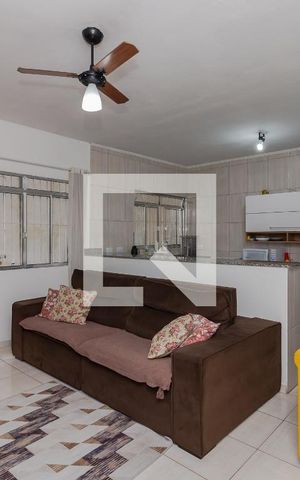 Casa à venda com 142m², 3 quartos e 4 vagas Casa à venda com 142m², 3 quartos e 4 vagasSala