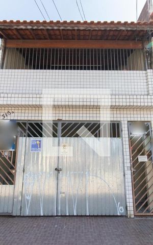 Casa para alugar com 45m², 1 quarto e sem vaga Casa para alugar com 45m², 1 quarto e sem vagaFachada