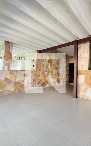 Casa à venda com 135m², 5 quartos e 2 vagas Casa à venda com 135m², 5 quartos e 2 vagasGaragem