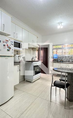 Casa à venda com 135m², 5 quartos e 2 vagas Casa à venda com 135m², 5 quartos e 2 vagasCozinha
