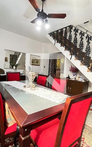 Casa à venda com 135m², 5 quartos e 2 vagas Casa à venda com 135m², 5 quartos e 2 vagasSala de Jantar