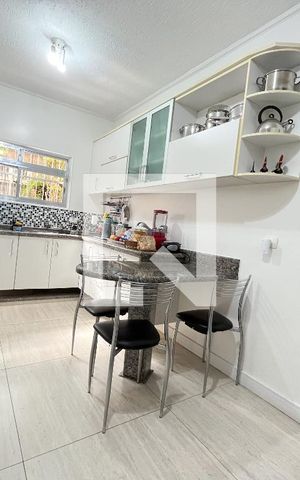 Casa à venda com 135m², 5 quartos e 2 vagas Casa à venda com 135m², 5 quartos e 2 vagasCozinha