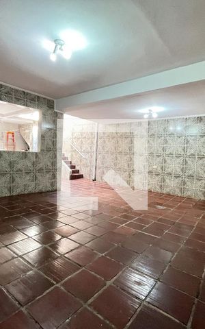 Casa à venda com 135m², 5 quartos e 2 vagas Casa à venda com 135m², 5 quartos e 2 vagasÁrea externa