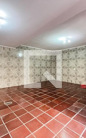Casa à venda com 135m², 5 quartos e 2 vagas Casa à venda com 135m², 5 quartos e 2 vagasÁrea externa