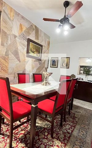 Casa à venda com 135m², 5 quartos e 2 vagas Casa à venda com 135m², 5 quartos e 2 vagasSala de Jantar