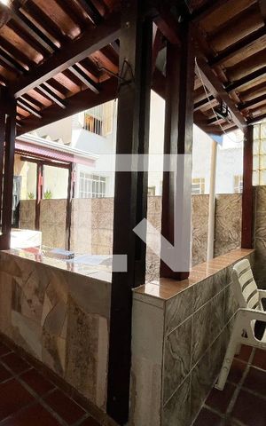 Casa à venda com 135m², 5 quartos e 2 vagas Casa à venda com 135m², 5 quartos e 2 vagasÁrea externa