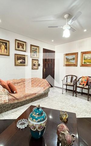 Casa à venda com 135m², 5 quartos e 2 vagas Casa à venda com 135m², 5 quartos e 2 vagasSala
