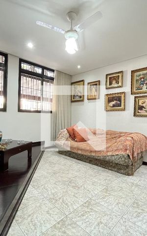 Casa à venda com 135m², 5 quartos e 2 vagas Casa à venda com 135m², 5 quartos e 2 vagasSala
