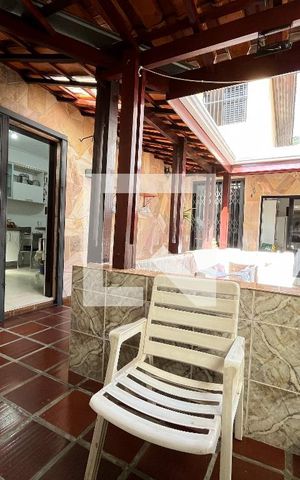 Casa à venda com 135m², 5 quartos e 2 vagas Casa à venda com 135m², 5 quartos e 2 vagasÁrea externa