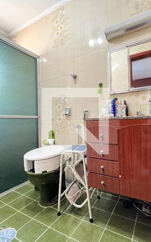 Casa à venda com 135m², 5 quartos e 2 vagas Casa à venda com 135m², 5 quartos e 2 vagasBanheiro da Suíte 1