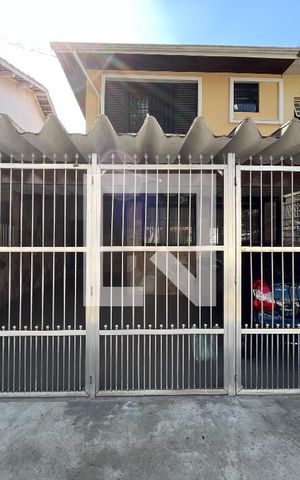 Casa à venda com 135m², 5 quartos e 2 vagas Casa à venda com 135m², 5 quartos e 2 vagasFachada