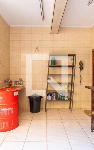 Casa à venda com 500m², 5 quartos e 4 vagas Casa à venda com 500m², 5 quartos e 4 vagasÁrea de Serviço