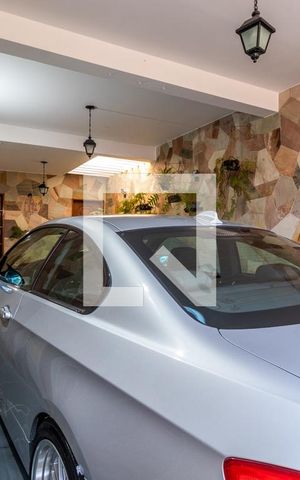 Casa à venda com 500m², 5 quartos e 4 vagas Casa à venda com 500m², 5 quartos e 4 vagasGaragem